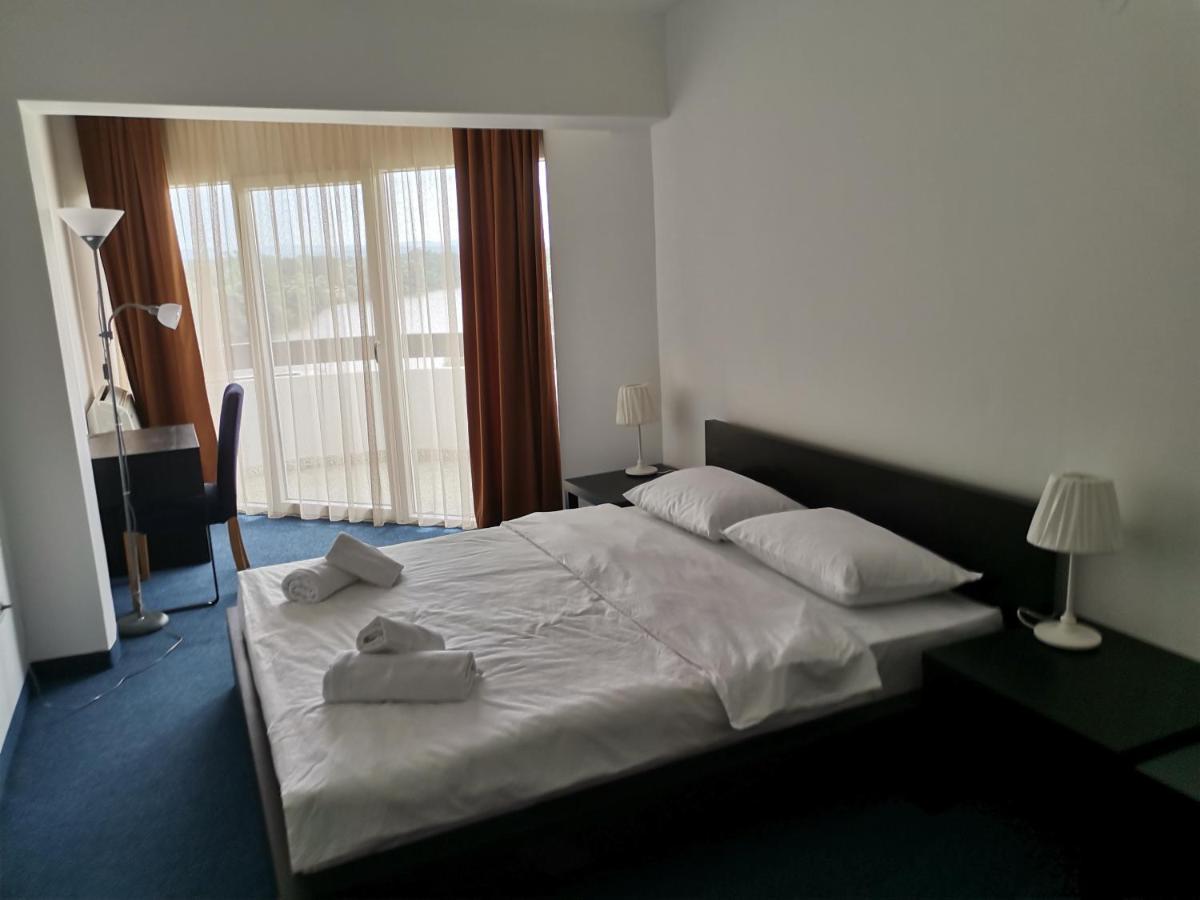 Hotel Plaza Varvarin Zewnętrze zdjęcie