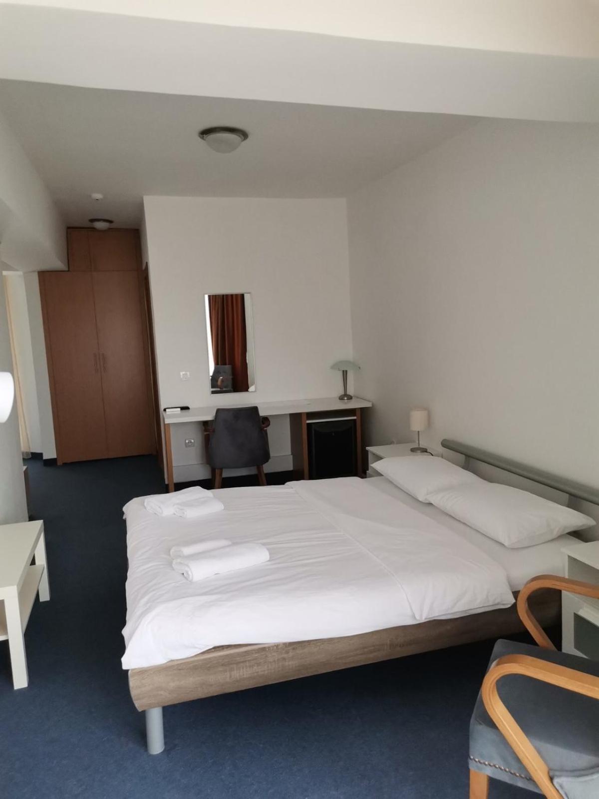 Hotel Plaza Varvarin Zewnętrze zdjęcie